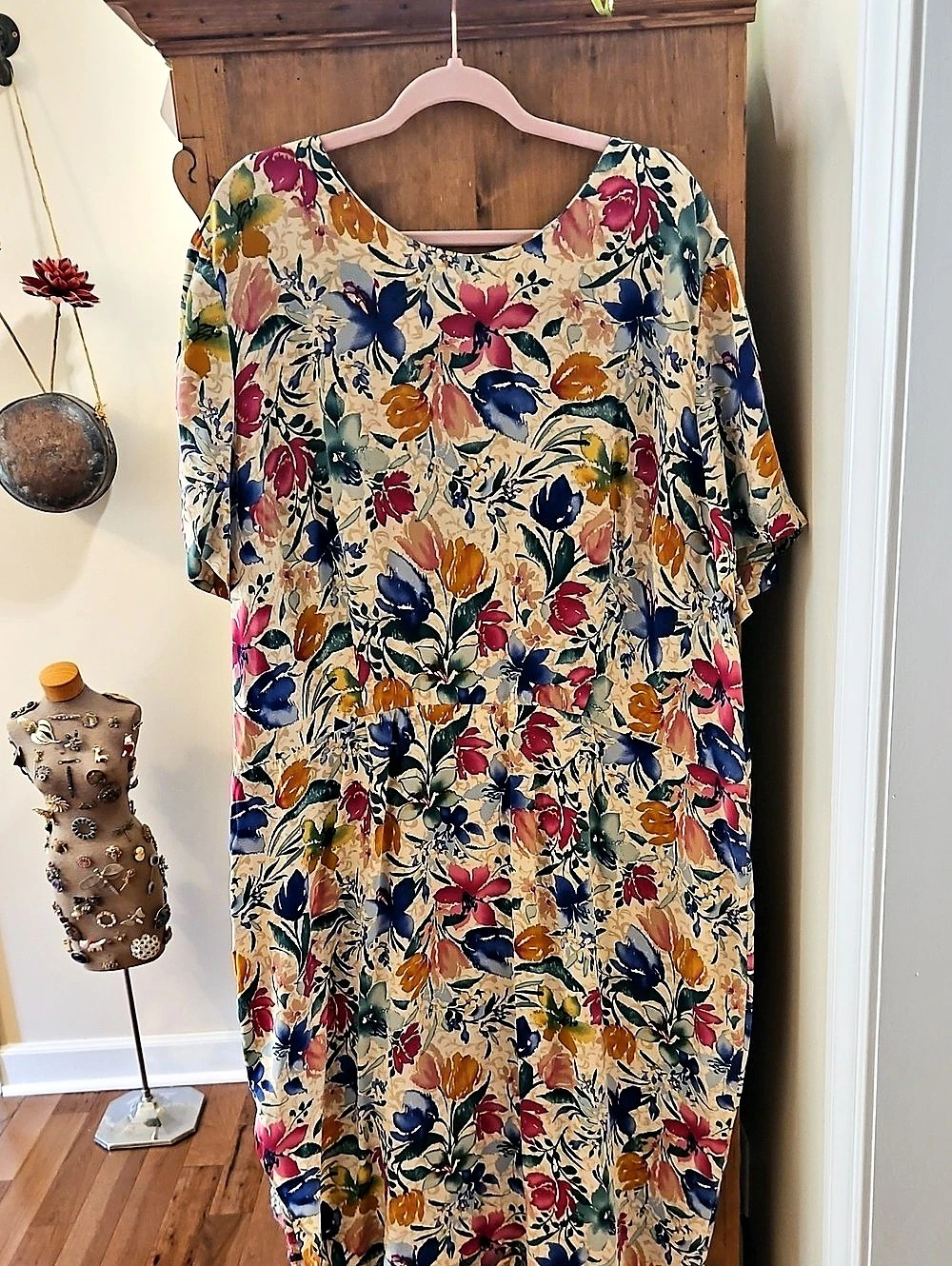 Maggy London Floral 100% Silk Midi Dress Size 24 Like New